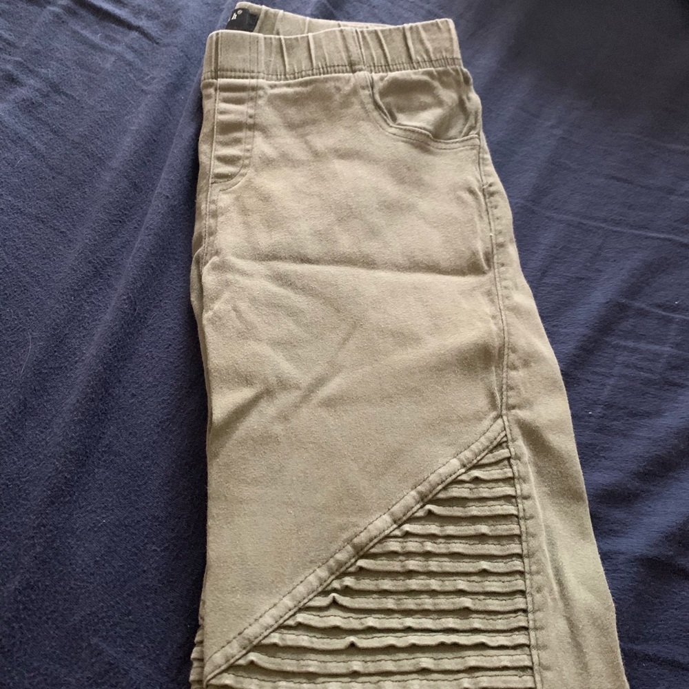 Army green textured leggings